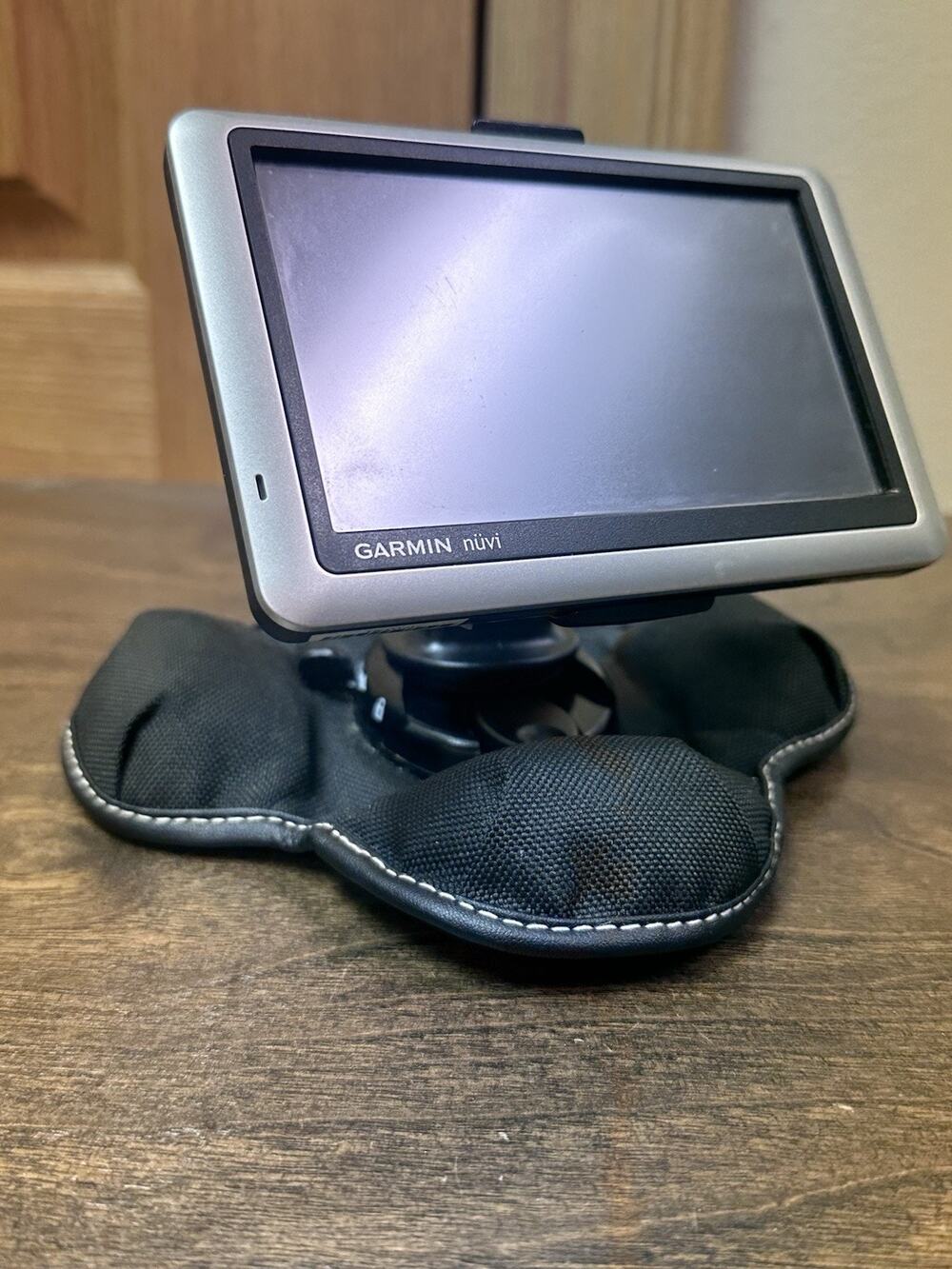 Garmin nüvi 1450 5" Portable GPS Navigation Bundle - Tested & Working With Case